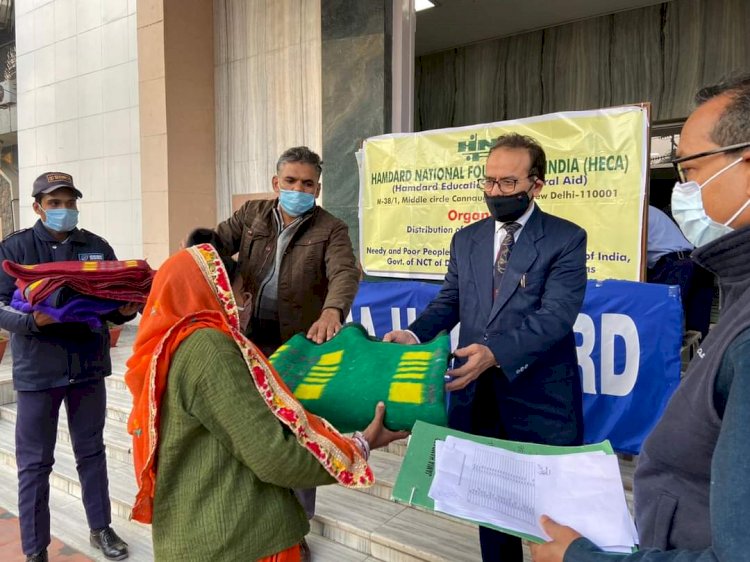 Jamia Hamdard Distributes Blanket to the needy