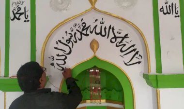 From tracing to learning Urdu - A Hindu calligrapher who adorned 200 plus mosques