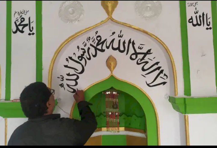 From tracing to learning Urdu - A Hindu calligrapher who adorned 200 plus mosques